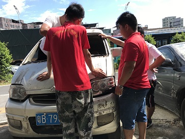 安裝汽車玻璃最關(guān)鍵打膠一對(duì)一教學(xué)